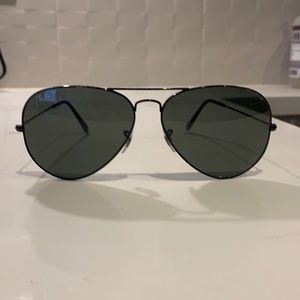 Ray Ban large black polarized aviators
